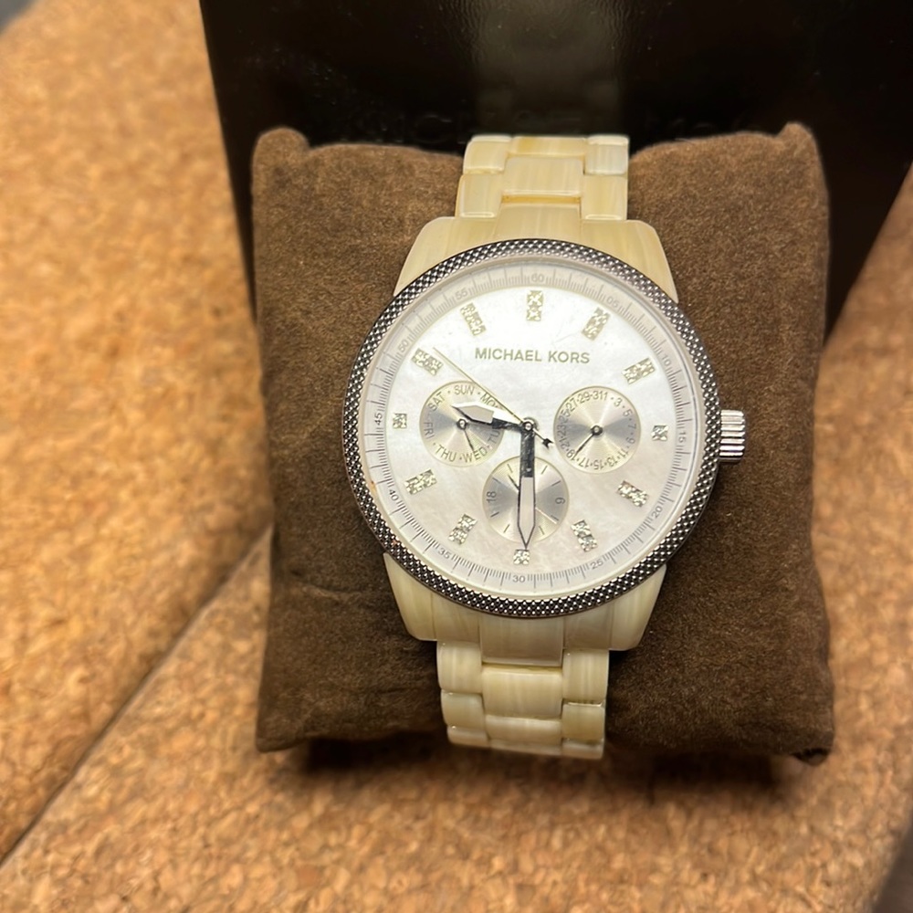 Michael Kors cream acetate watch EUC in box